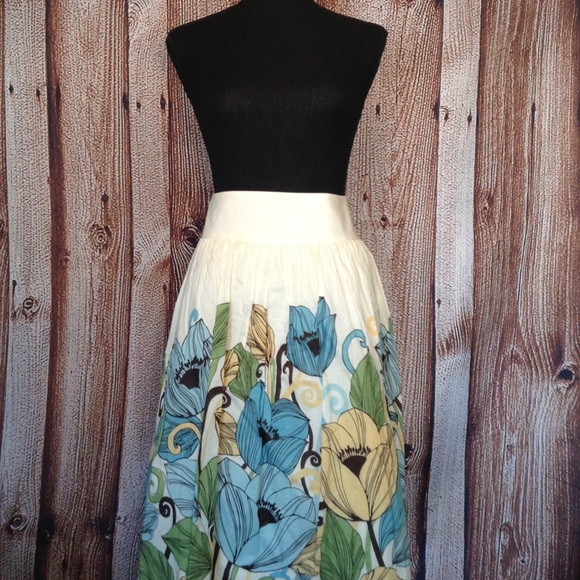 🍒 5/$20 Cream Floral Knee Length Cotton Skirt - Picture 2 of 8